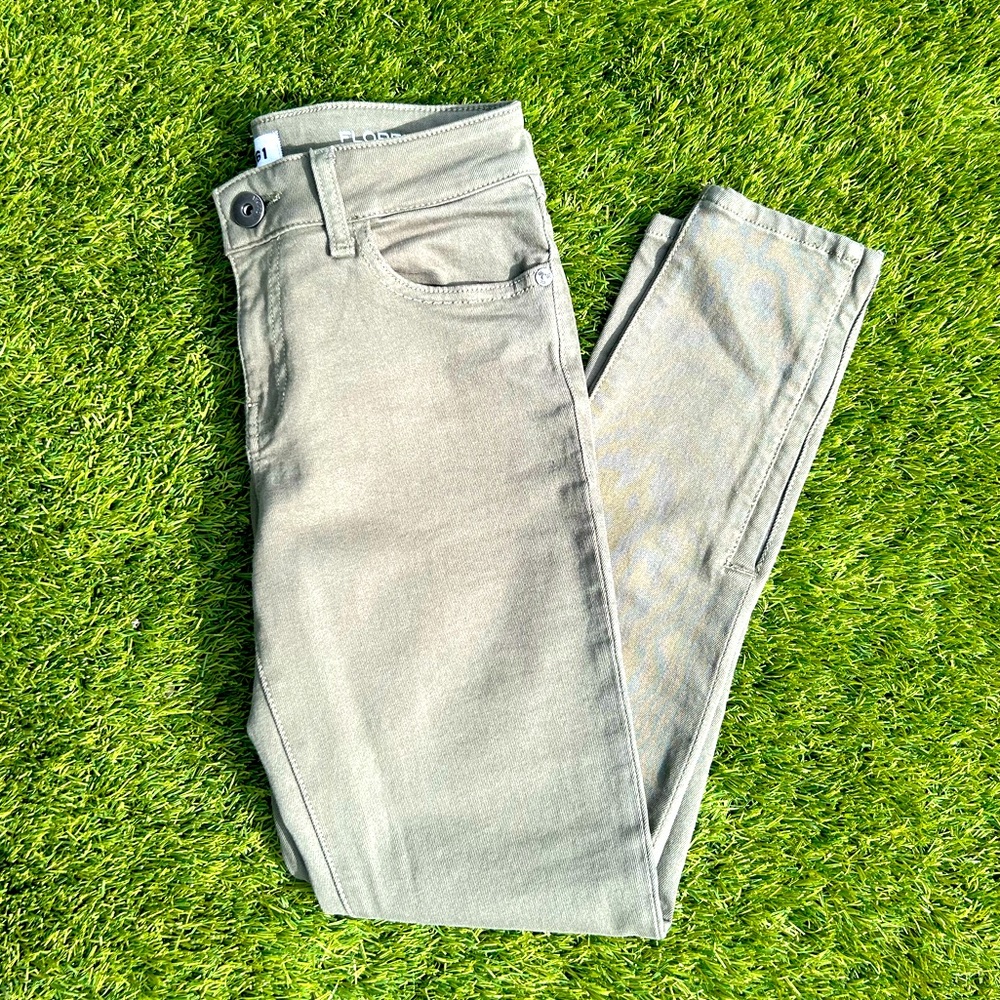 DL1961 Florence Jean, 25